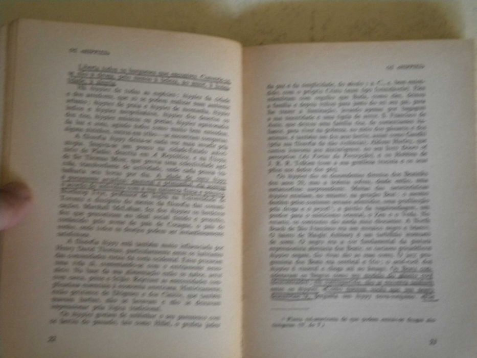 Os Hippies
de J. D. Brown