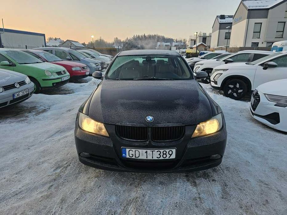 BMW e90/2005 r/2.0 benzyna/129KM/opłaty aktualne/TYŁ NAPĘD/JASNE SKÓRY