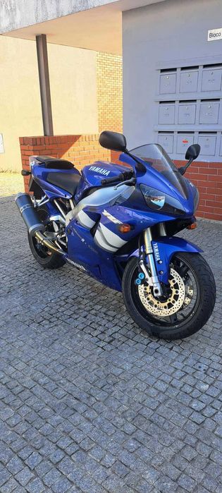 Yamaha YZF R1 (1999) – Clássica em Bom Estado