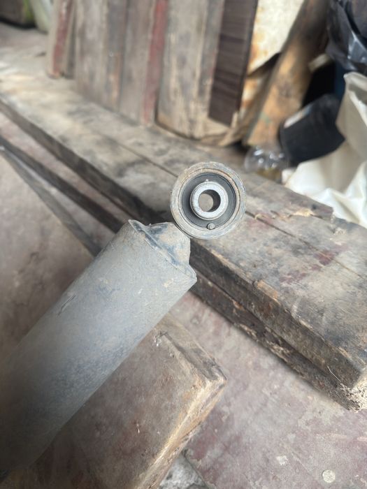 Продам стойки задние рав 4 ( 4 поколение ) 2017года