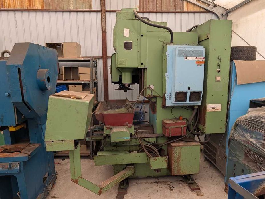 Frezarka CNC HURCO MB4