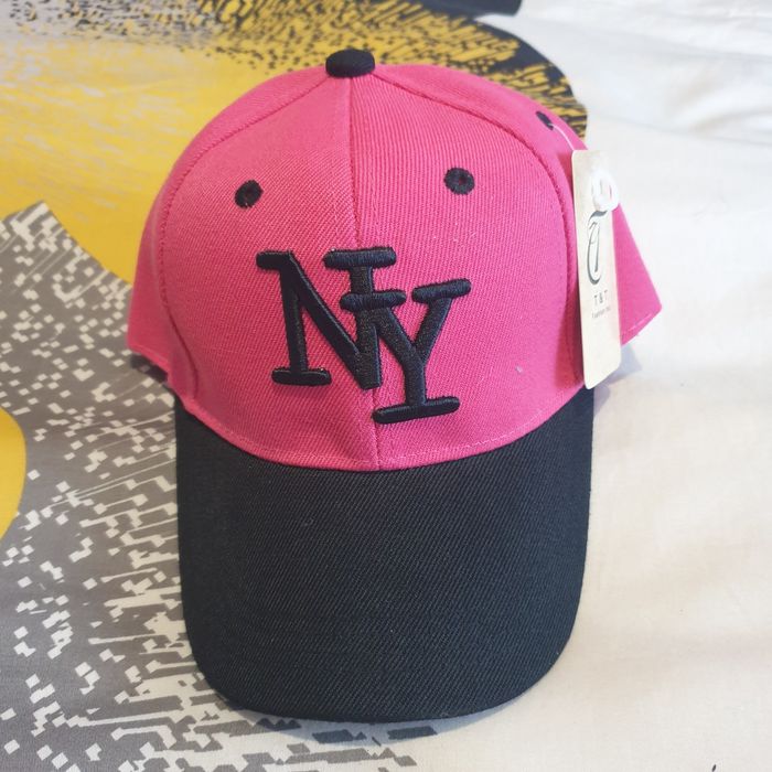 3 chapéus bonés NY New York para jovem. Novos.