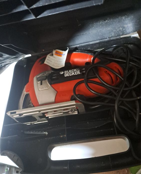 Vendo moto serra como nova só cortou 1pinheiro e 1 tico tico proficion