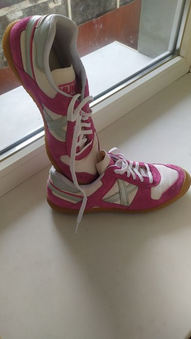 Кроссовки женские