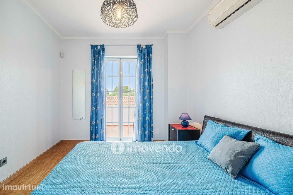 Moradia T4 com garagem e espaço exterior enorme, em Coruche