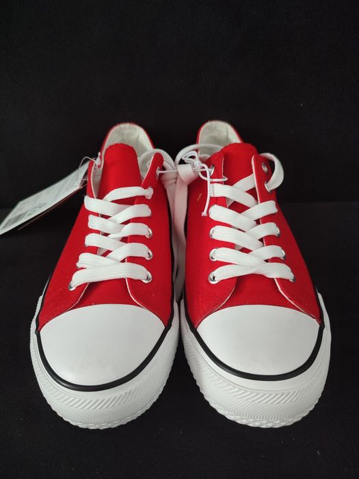 Piękne czerwone trampki Clevé rozmiar 38