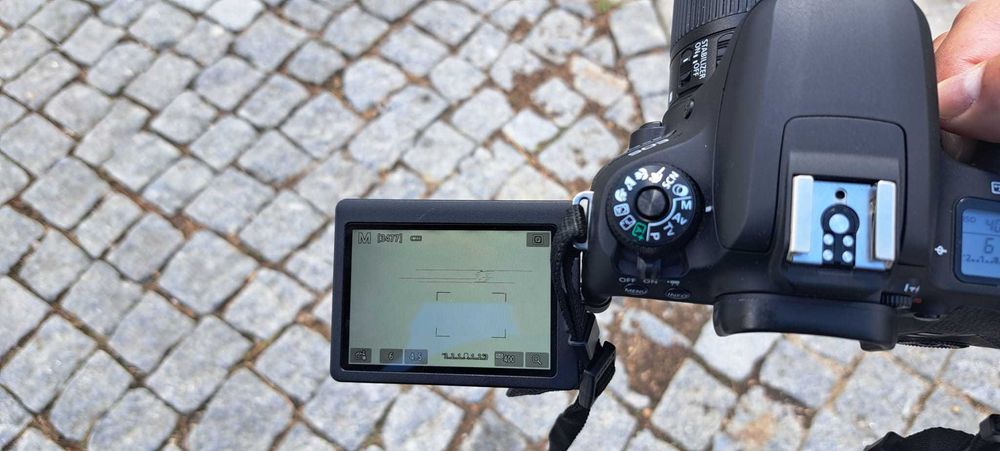 Maquina Canon 77D