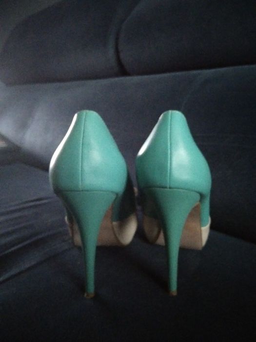 Szpilki centro turkus beż kokarda 37