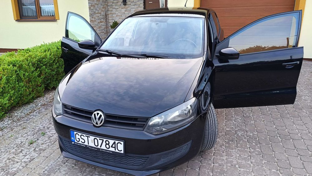 Volkswagen POLO 2010 czarny Climatronic niski przebieg