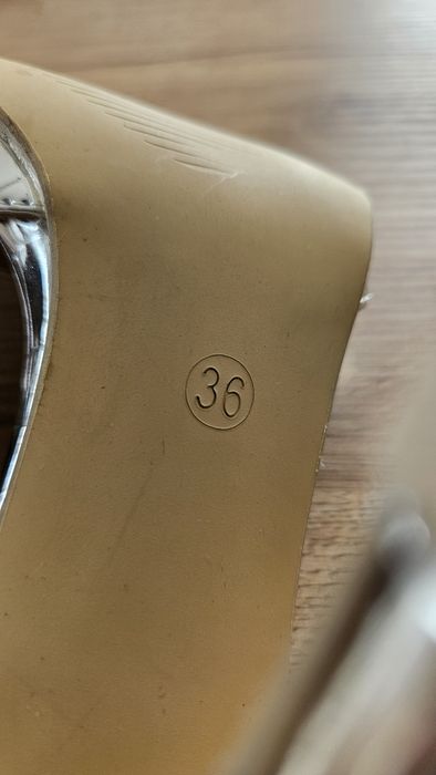 Klapki na szpilce nr 36 srebrne - nowe