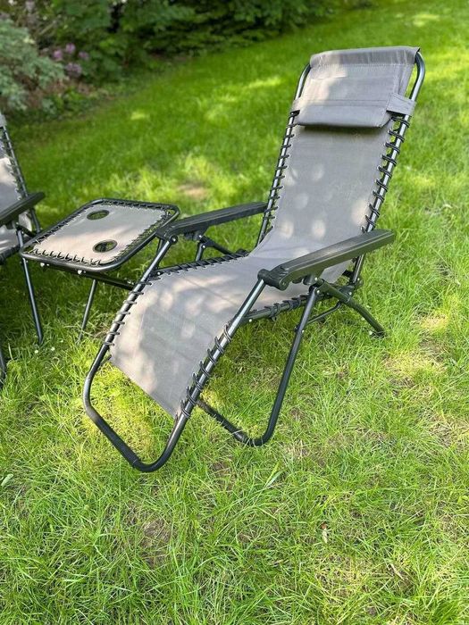 Кресло шезлонги  2 штук + столик