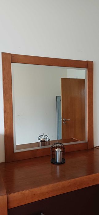 Cómoda com espelho e 4 gavetas