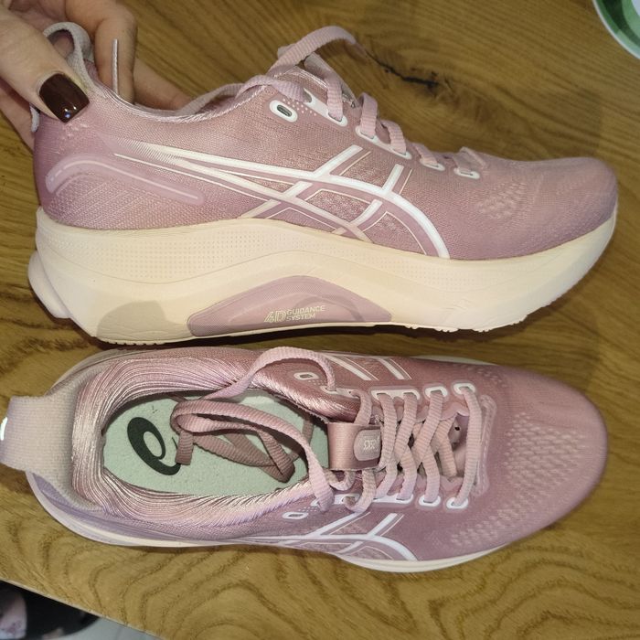 Buty Asics Gel Kyano 32