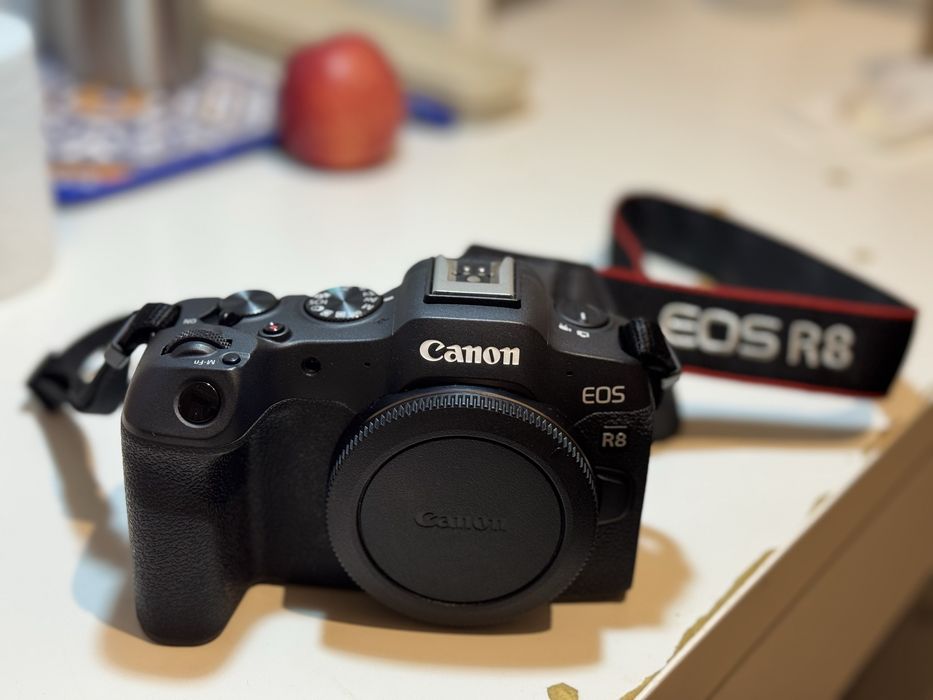 Canon R8 + Lentes RF – Como Novo