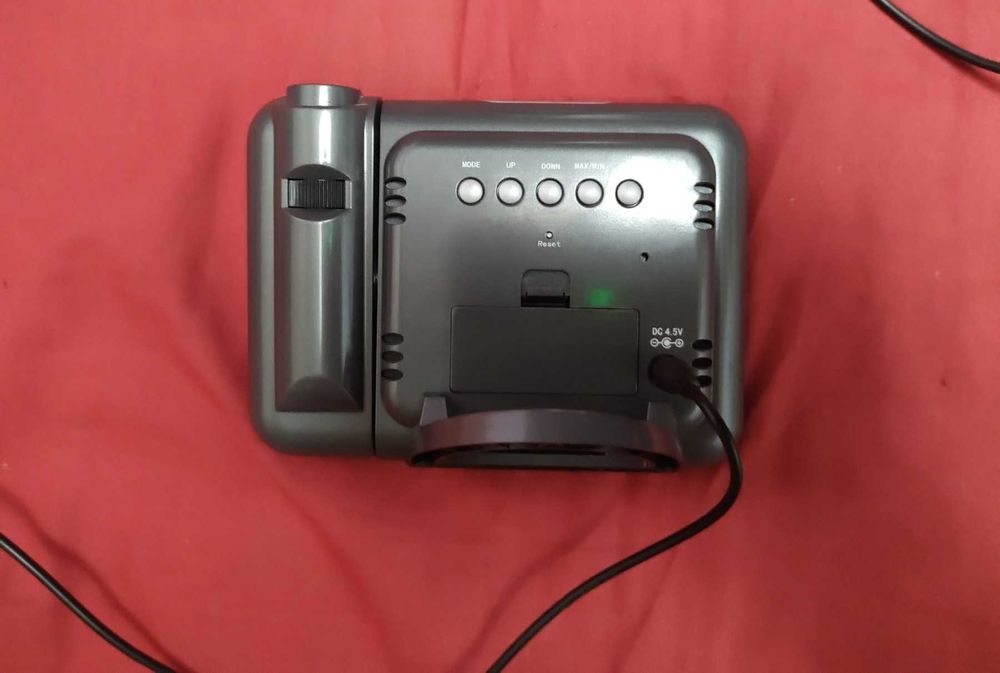 Настольные часы с лазерным проектором и метеостанцией - под ремонт