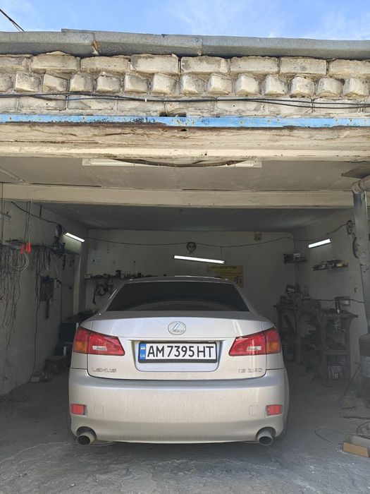 Продам Lexus is 250