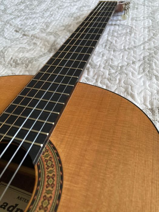 Продам акустичну гітару Admira Maria