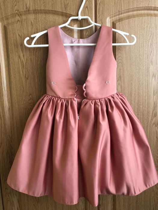 Святкова атласна сукня пудрово-рожева, для дівчинки 3-4 роки, з бантом