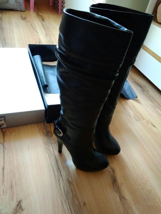 Kozaki skórzane Geox 37 obcas czerwona podeszwa