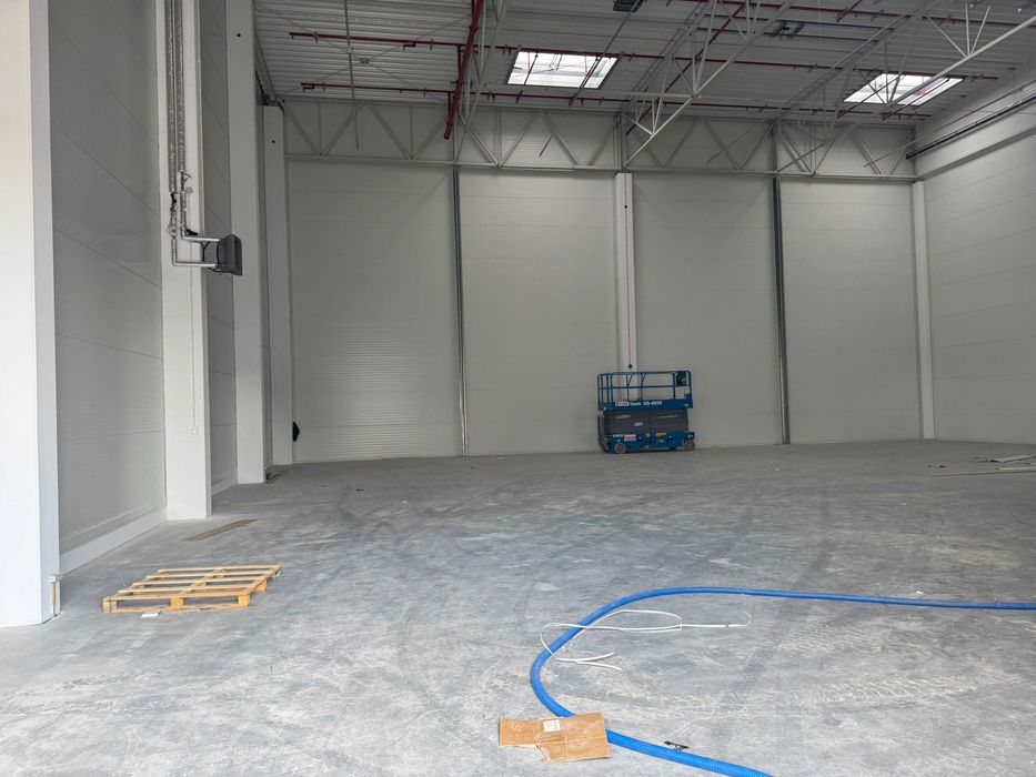 Magazyn 1100m2 + 75m2 powierzchni biurowej i przestrzeni socjalnej