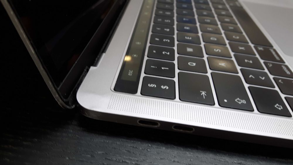 MACBOOK PRO A1706