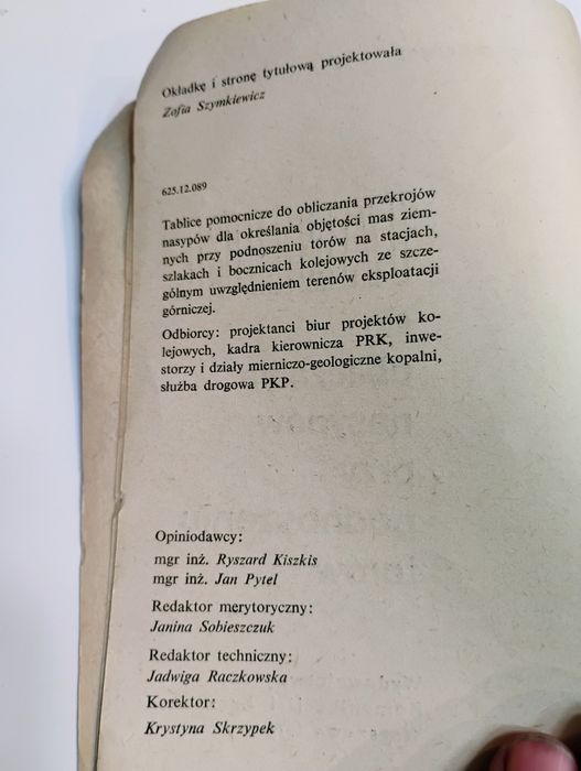 Stara książka Tablice do obliczania nasypów przy podnoszeniu toru PKP