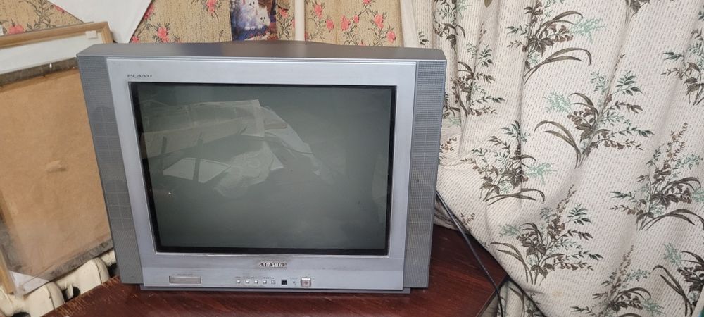 Телевизор SAMSUNG  в рабочем состоянии старого образца