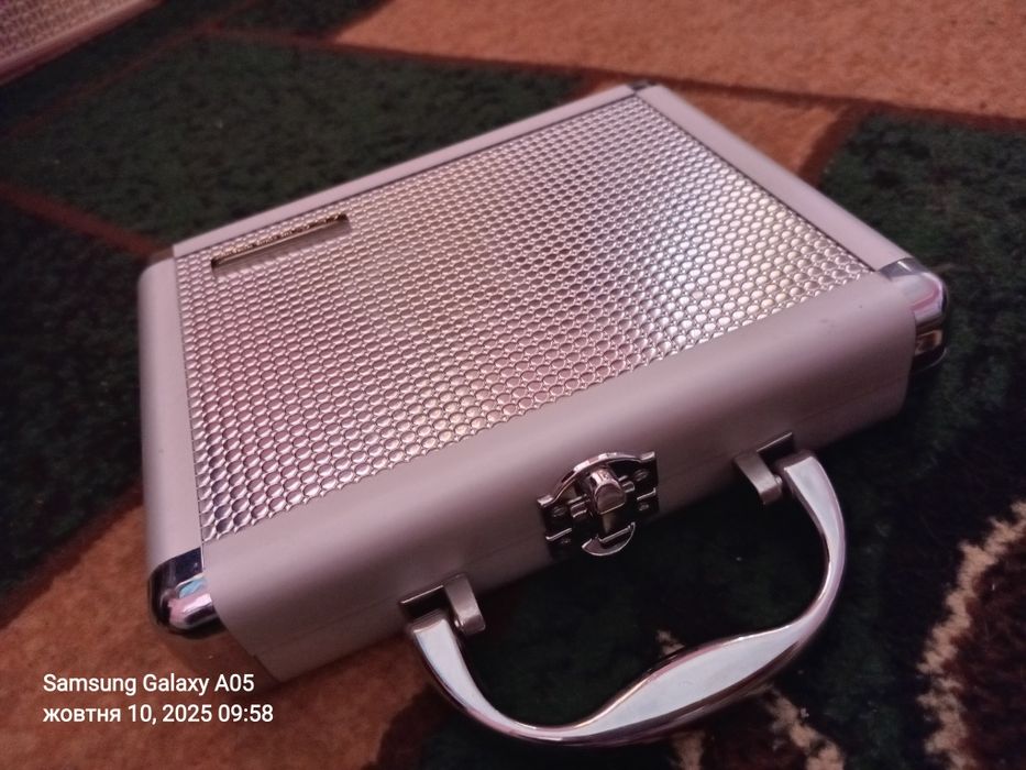 Продам кейсик для дрібничок