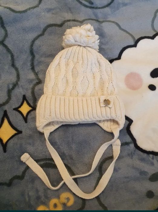 Зимова шапка для дівчинки до року