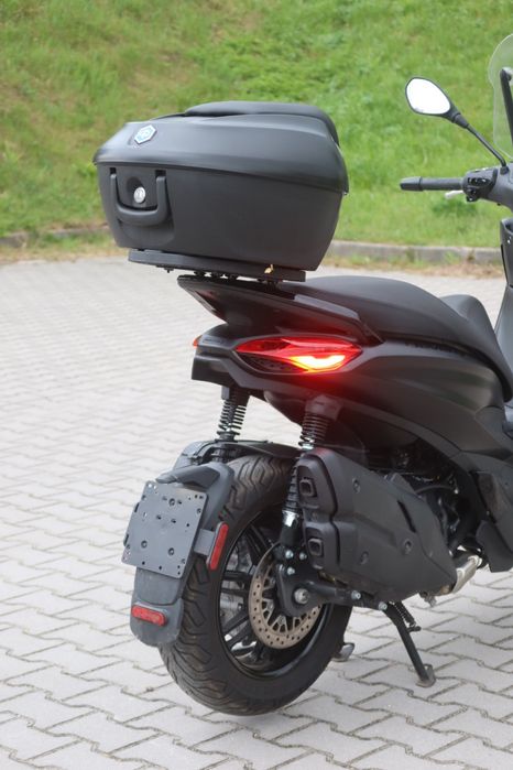 Piaggio Beverly 400 HPE 2023.11 Nero Cosmo model 2024