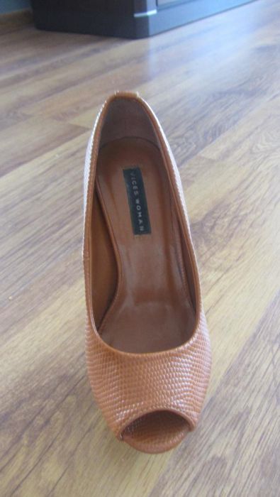 Buty na obcasiena jeden palec rozm. 35