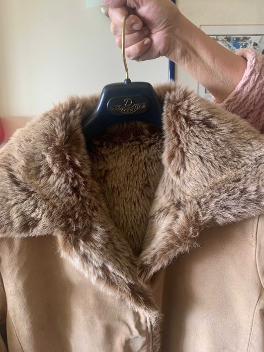 PARKA senhora, em pele de porco, com forro muito quente.