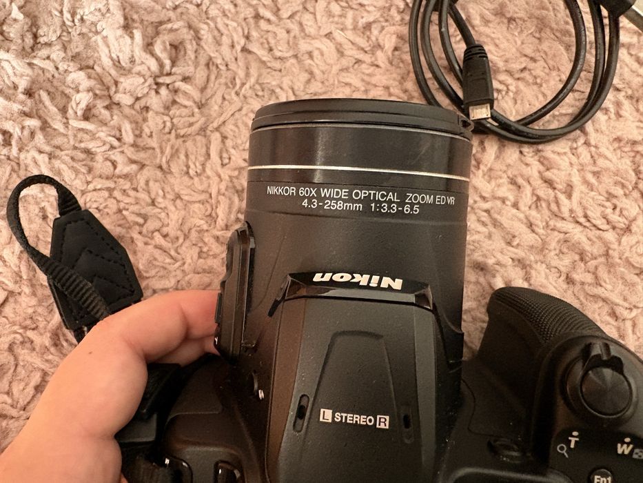 Nikon CoolPix B700