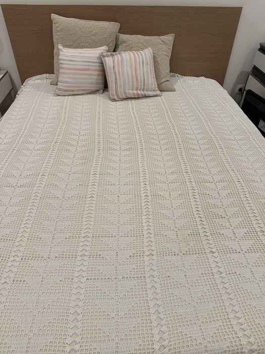 Cama Malm Ikea (usada), com 4 gavetas de arrumação
