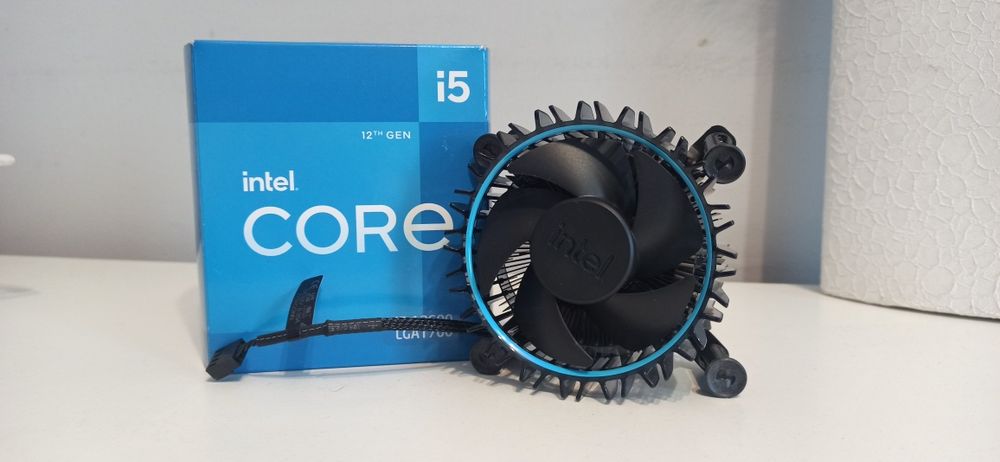 Intel core i5 12600