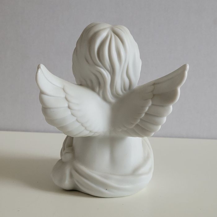 Anioł aniołek podparty Rosenthal Studio-Haus porcelana biskitowa biała