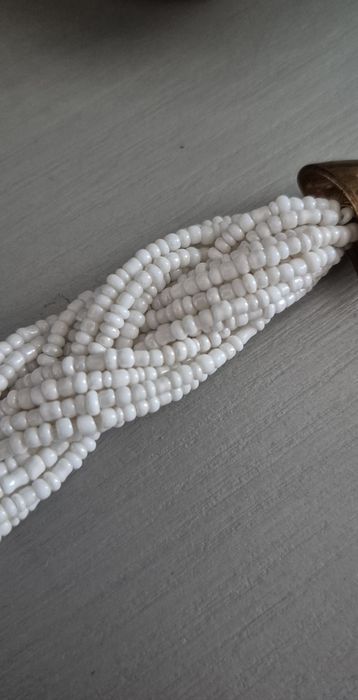 Naszyjnik biały pleciony