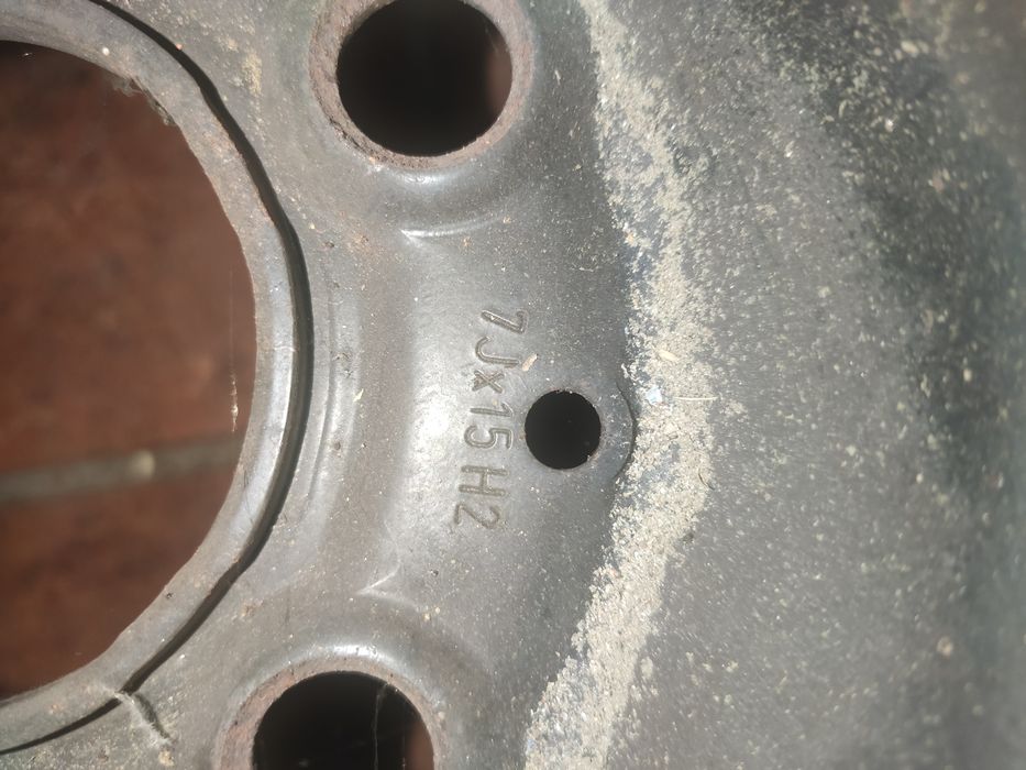 Vendo 2 Jantes 15 Mercedes com Tampões