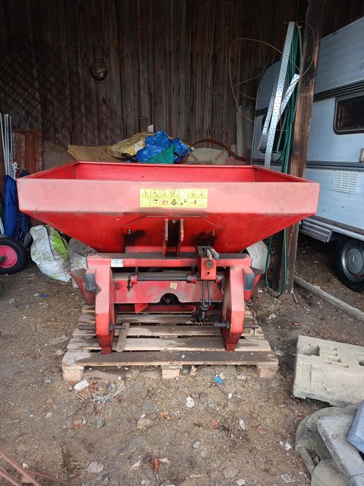 Rozsiewacz  Jarnet nawozów sztucznych