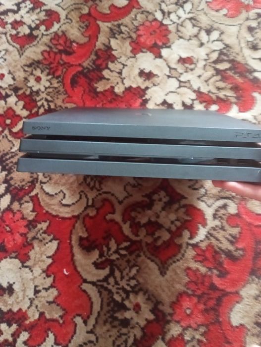 PS 4про  1 терабайт пам'яті 2 ревізія (не прошита)