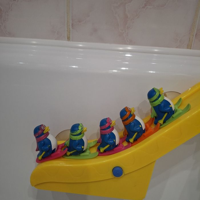 Іграшка для вани Tomy Пингвіни на водній гірці