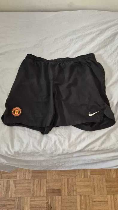 Calções Manchester United Nike Pretos em bom estado tamanho L