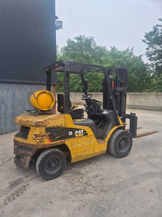 Empilhador caterpillar 3000kg