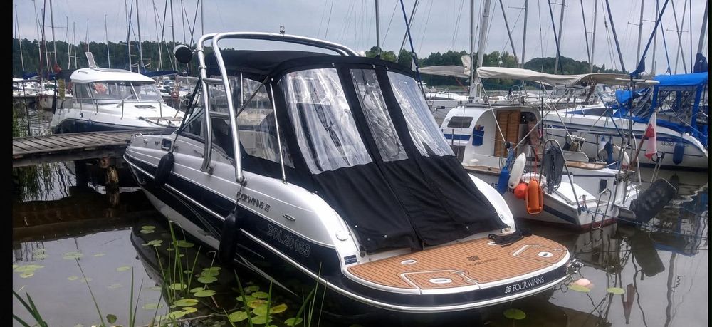 Jacht motorowy FOUR WINNS 244  STAN BDB przyczepka w zestawie
