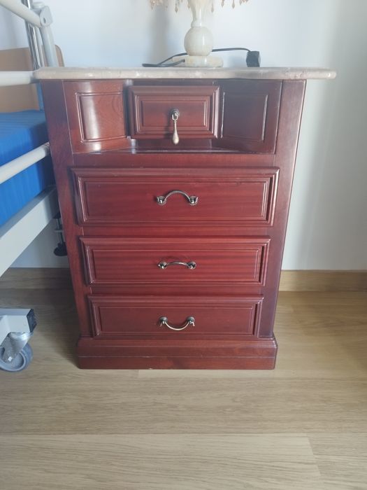 Cómoda + mesa de cabeceira antiga