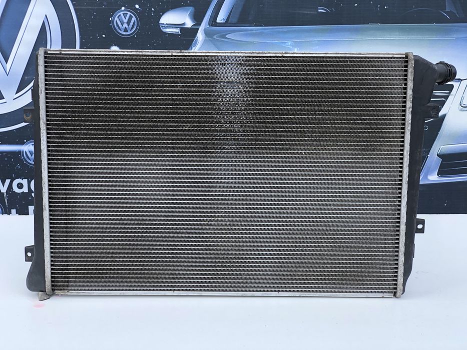 Радиатор охлаждения двигателя радіатор основний Пассат Б6 2.0 BMP