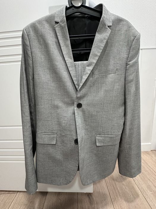 Чоловічий костюм H&M  С-М розміру бренд