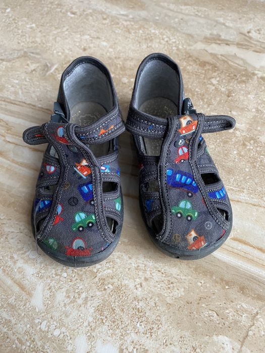 Sprzedam kapcie r.23