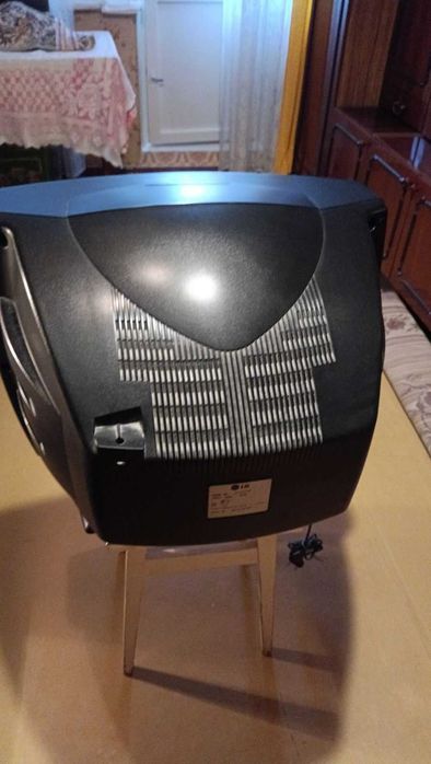 Телевизор LG  MODEL CF-21D-70