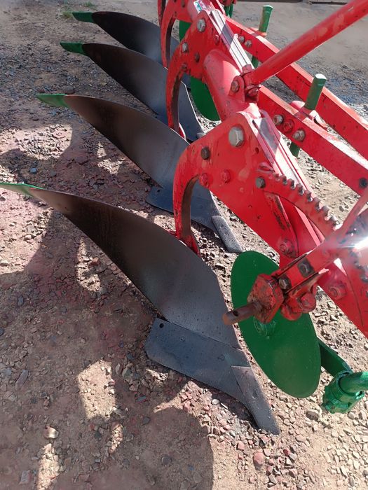 Продаються плуги Кварделен  бувші в використанні